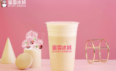 蜜雪冰城开启立冬第一杯奶茶，醇香丝滑椰椰奶